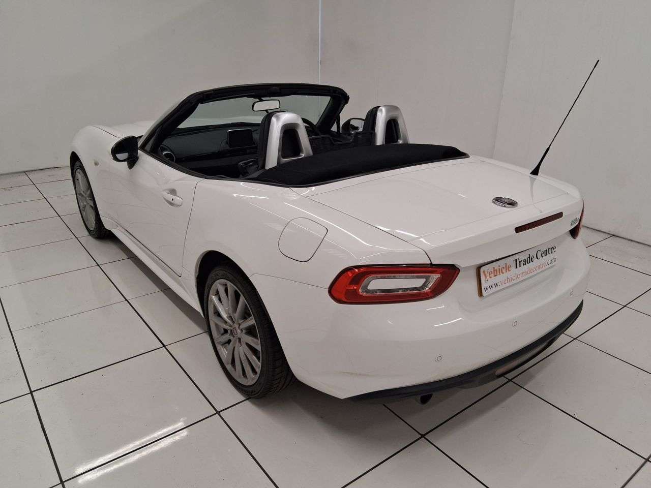 2017 FIAT 124 SPIDER 2017 FIAT 124 SPIDER