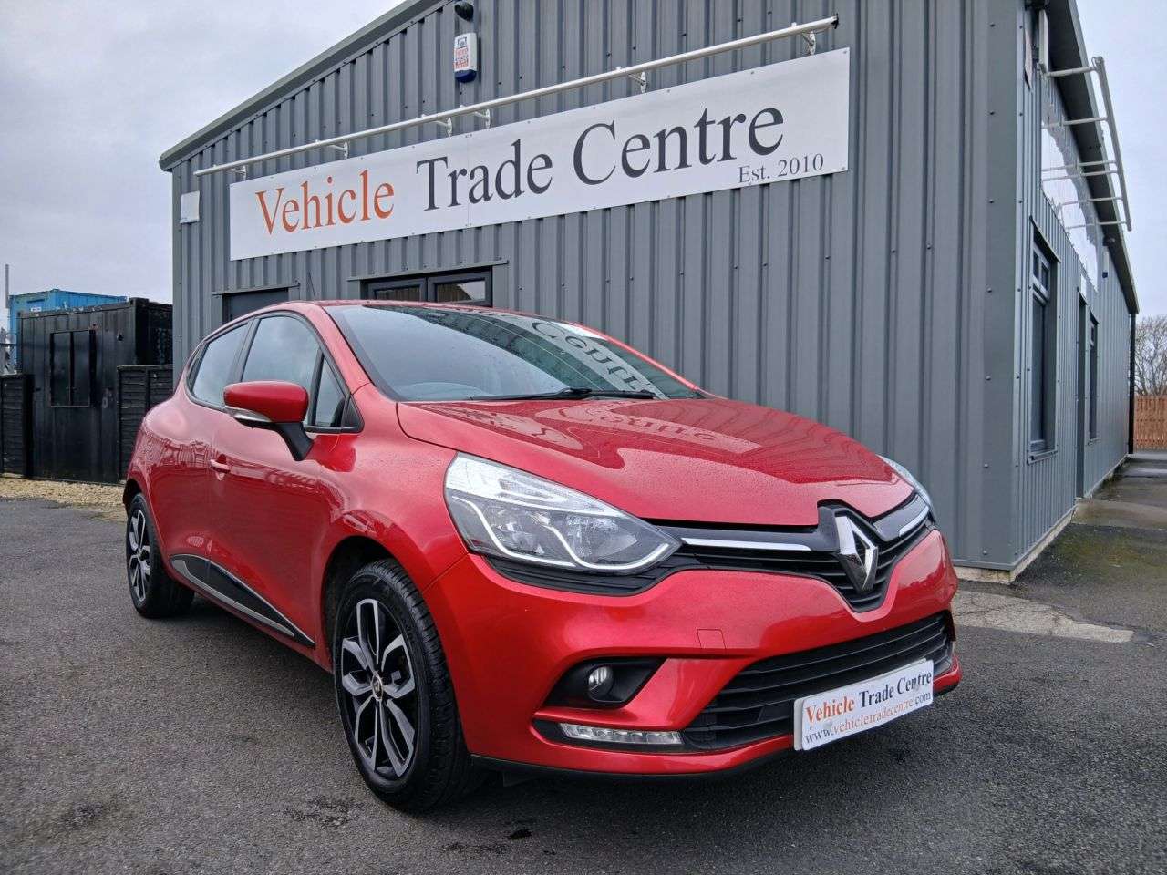 A 2018 RENAULT CLIO 0.9 TCe Play Hatchback 5dr Petrol Manual Euro 6 (s/s) (75 ps) A 2018 RENAULT CLIO 0.9 TCe Play Hatchback 5dr Petrol Manual Euro 6 (s/s) (75 ps)