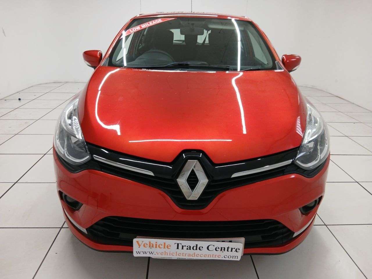 A 2018 RENAULT CLIO 0.9 TCe Play Hatchback 5dr Petrol Manual Euro 6 (s/s) (75 ps) A 2018 RENAULT CLIO 0.9 TCe Play Hatchback 5dr Petrol Manual Euro 6 (s/s) (75 ps)