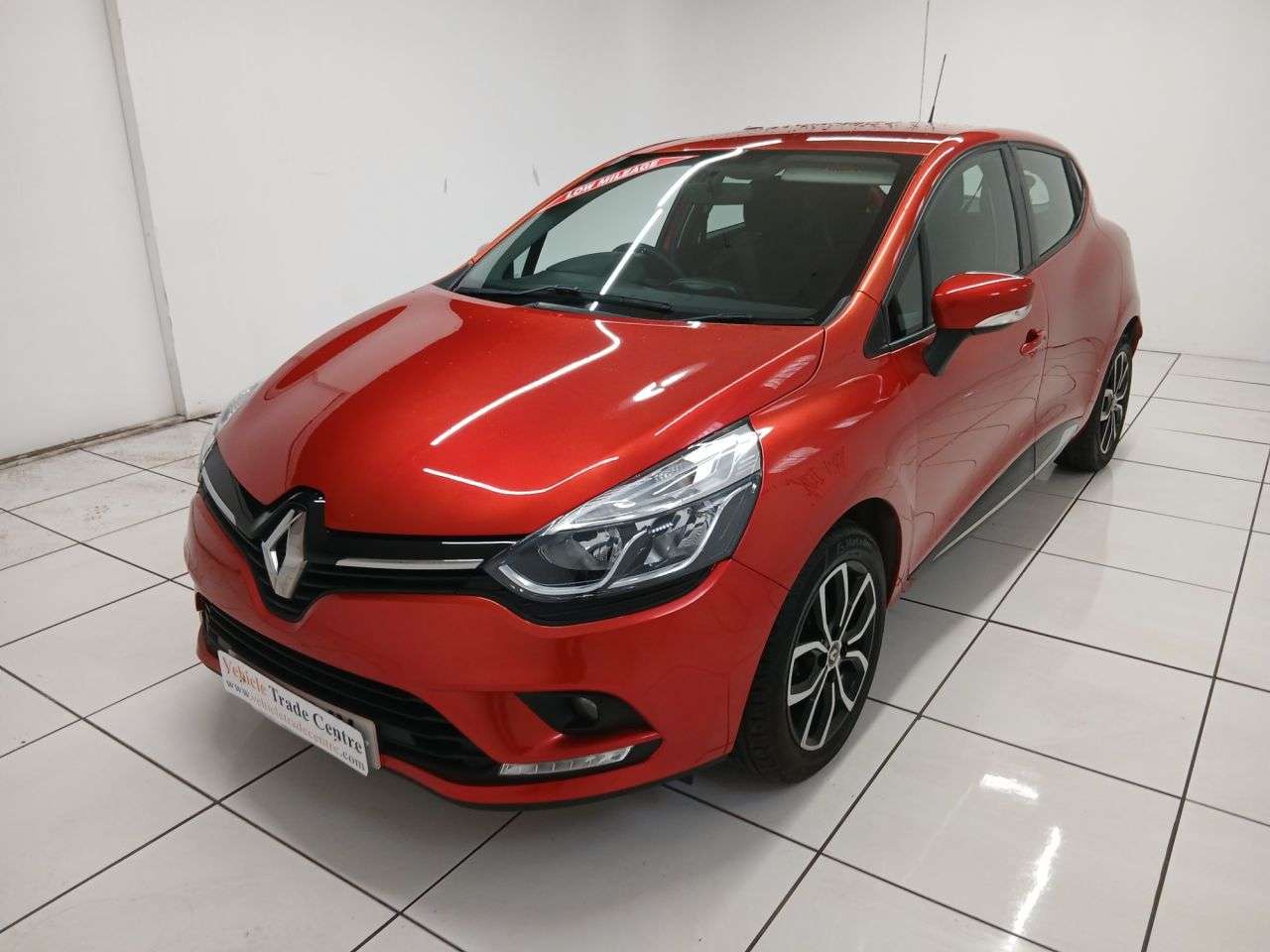 A 2018 RENAULT CLIO 0.9 TCe Play Hatchback 5dr Petrol Manual Euro 6 (s/s) (75 ps) A 2018 RENAULT CLIO 0.9 TCe Play Hatchback 5dr Petrol Manual Euro 6 (s/s) (75 ps)