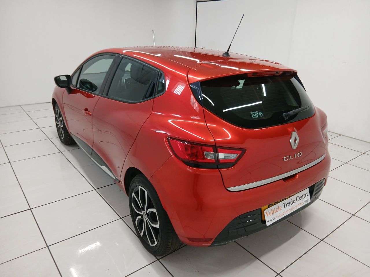 A 2018 RENAULT CLIO 0.9 TCe Play Hatchback 5dr Petrol Manual Euro 6 (s/s) (75 ps) A 2018 RENAULT CLIO 0.9 TCe Play Hatchback 5dr Petrol Manual Euro 6 (s/s) (75 ps)