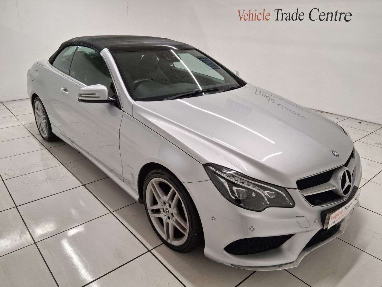 A 2015 MERCEDES-BENZ E CLASS 2.1 E250 CDI AMG Line Cabriolet 2dr Diesel G-Tronic+ Euro 5 (s/s) (204 ps) A 2015 MERCEDES-BENZ E CLASS 2.1 E250 CDI AMG Line Cabriolet 2dr Diesel G-Tronic+ Euro 5 (s/s) (204 ps)