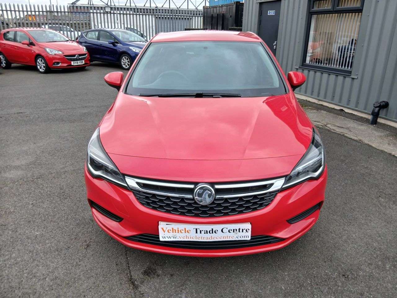 A 2017 VAUXHALL ASTRA 1.4i Turbo Design Hatchback 5dr Petrol Auto Euro 6 (s/s) (150 ps) A 2017 VAUXHALL ASTRA 1.4i Turbo Design Hatchback 5dr Petrol Auto Euro 6 (s/s) (150 ps)