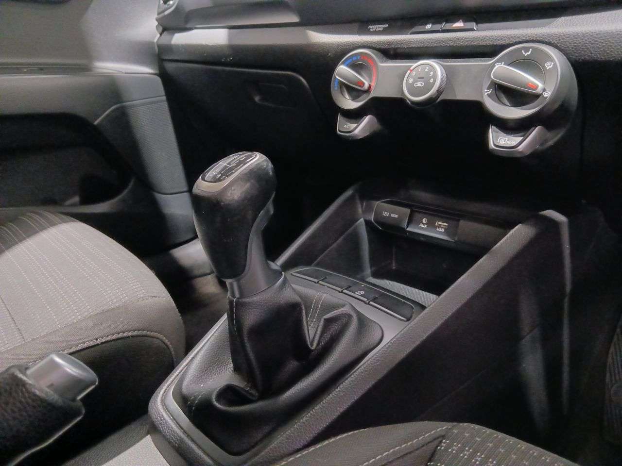 2018 KIA STONIC 2018 KIA STONIC