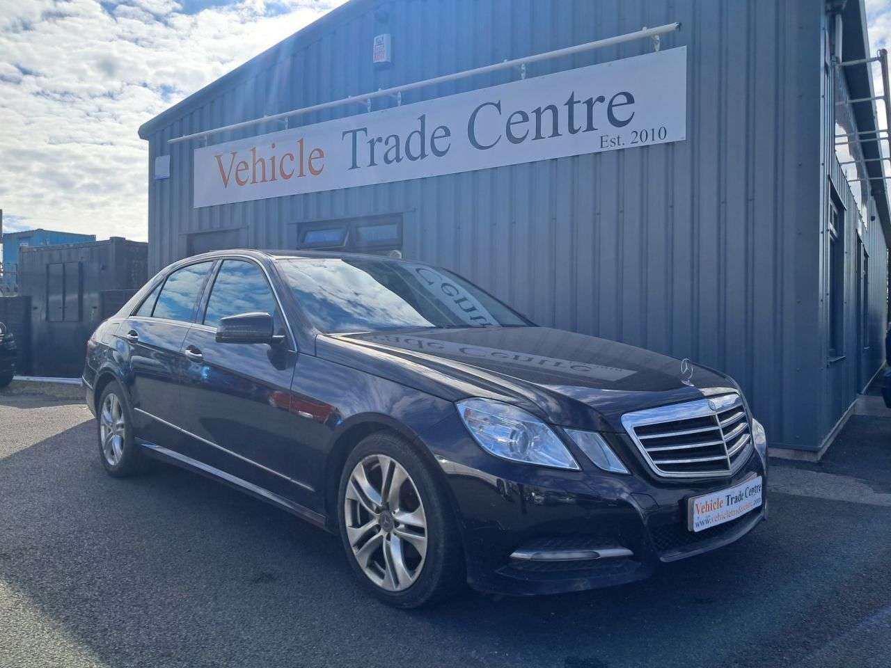 A 2012 MERCEDES-BENZ E CLASS 2.1 E220 CDI BlueEfficiency Executive SE Saloon 4dr Diesel G-Tronic+ Euro 5 A 2012 MERCEDES-BENZ E CLASS 2.1 E220 CDI BlueEfficiency Executive SE Saloon 4dr Diesel G-Tronic+ Euro 5