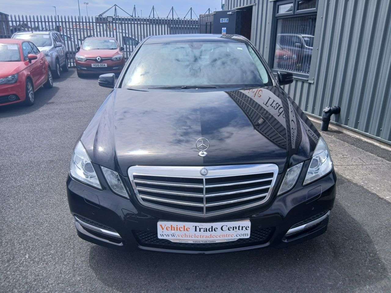 A 2012 MERCEDES-BENZ E CLASS 2.1 E220 CDI BlueEfficiency Executive SE Saloon 4dr Diesel G-Tronic+ Euro 5 A 2012 MERCEDES-BENZ E CLASS 2.1 E220 CDI BlueEfficiency Executive SE Saloon 4dr Diesel G-Tronic+ Euro 5