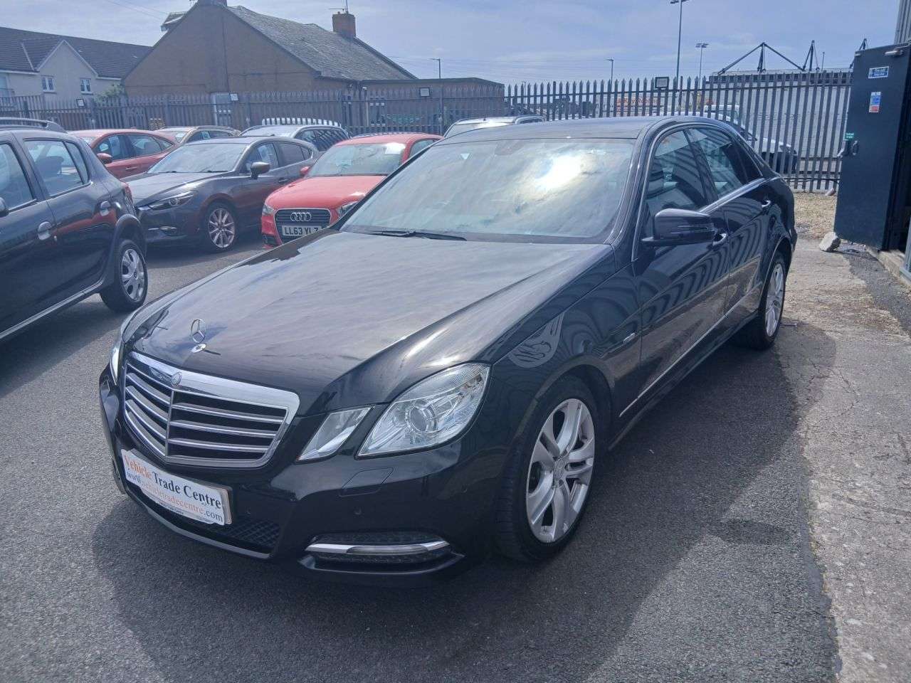 A 2012 MERCEDES-BENZ E CLASS 2.1 E220 CDI BlueEfficiency Executive SE Saloon 4dr Diesel G-Tronic+ Euro 5 A 2012 MERCEDES-BENZ E CLASS 2.1 E220 CDI BlueEfficiency Executive SE Saloon 4dr Diesel G-Tronic+ Euro 5