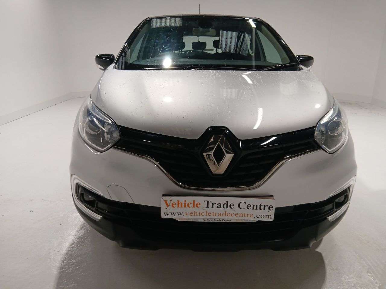 A 2018 RENAULT CAPTUR 0.9 TCe ENERGY Play SUV 5dr Petrol Manual Euro 6 (s/s) (90 ps) A 2018 RENAULT CAPTUR 0.9 TCe ENERGY Play SUV 5dr Petrol Manual Euro 6 (s/s) (90 ps)