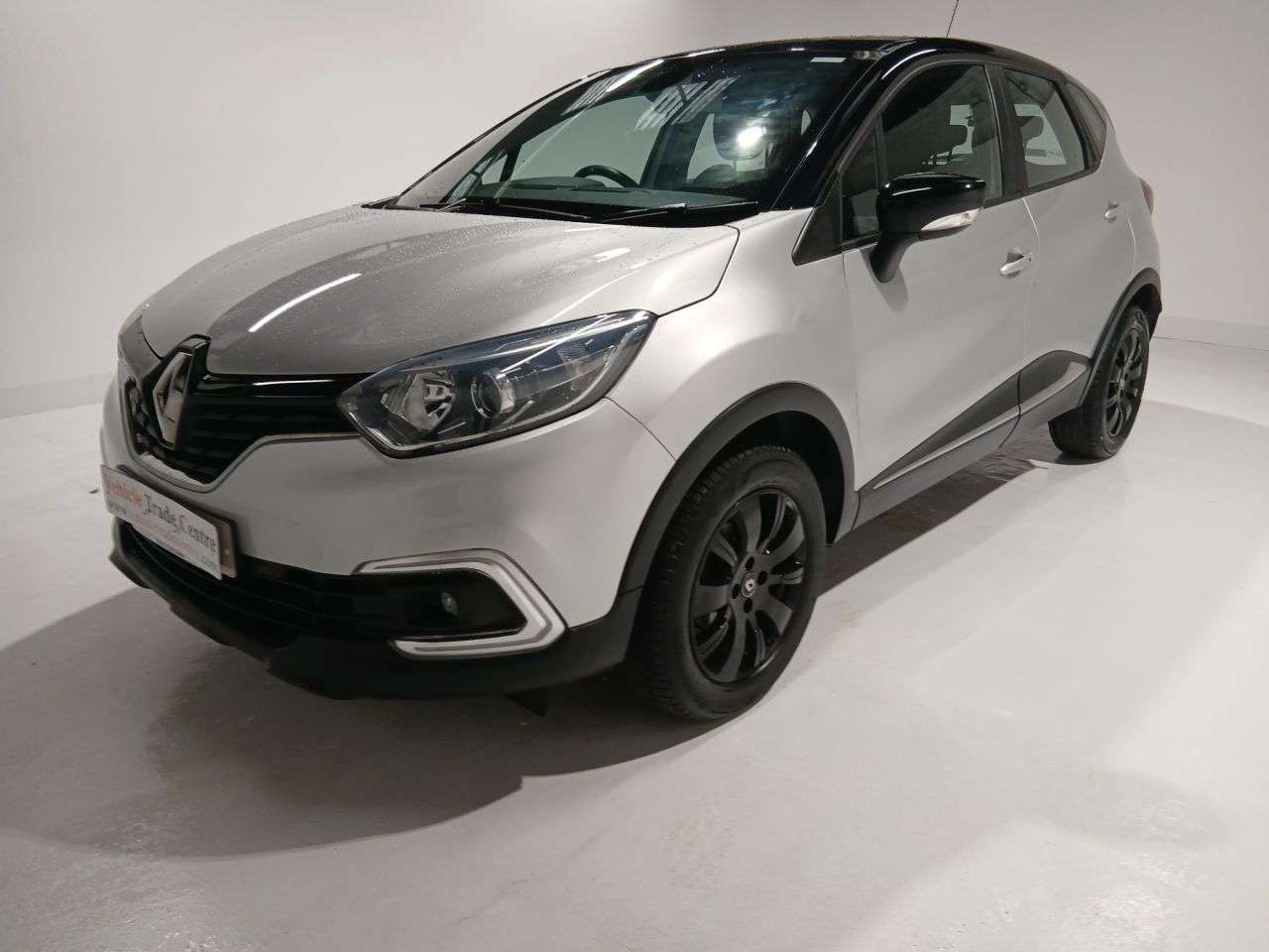 A 2018 RENAULT CAPTUR 0.9 TCe ENERGY Play SUV 5dr Petrol Manual Euro 6 (s/s) (90 ps) A 2018 RENAULT CAPTUR 0.9 TCe ENERGY Play SUV 5dr Petrol Manual Euro 6 (s/s) (90 ps)