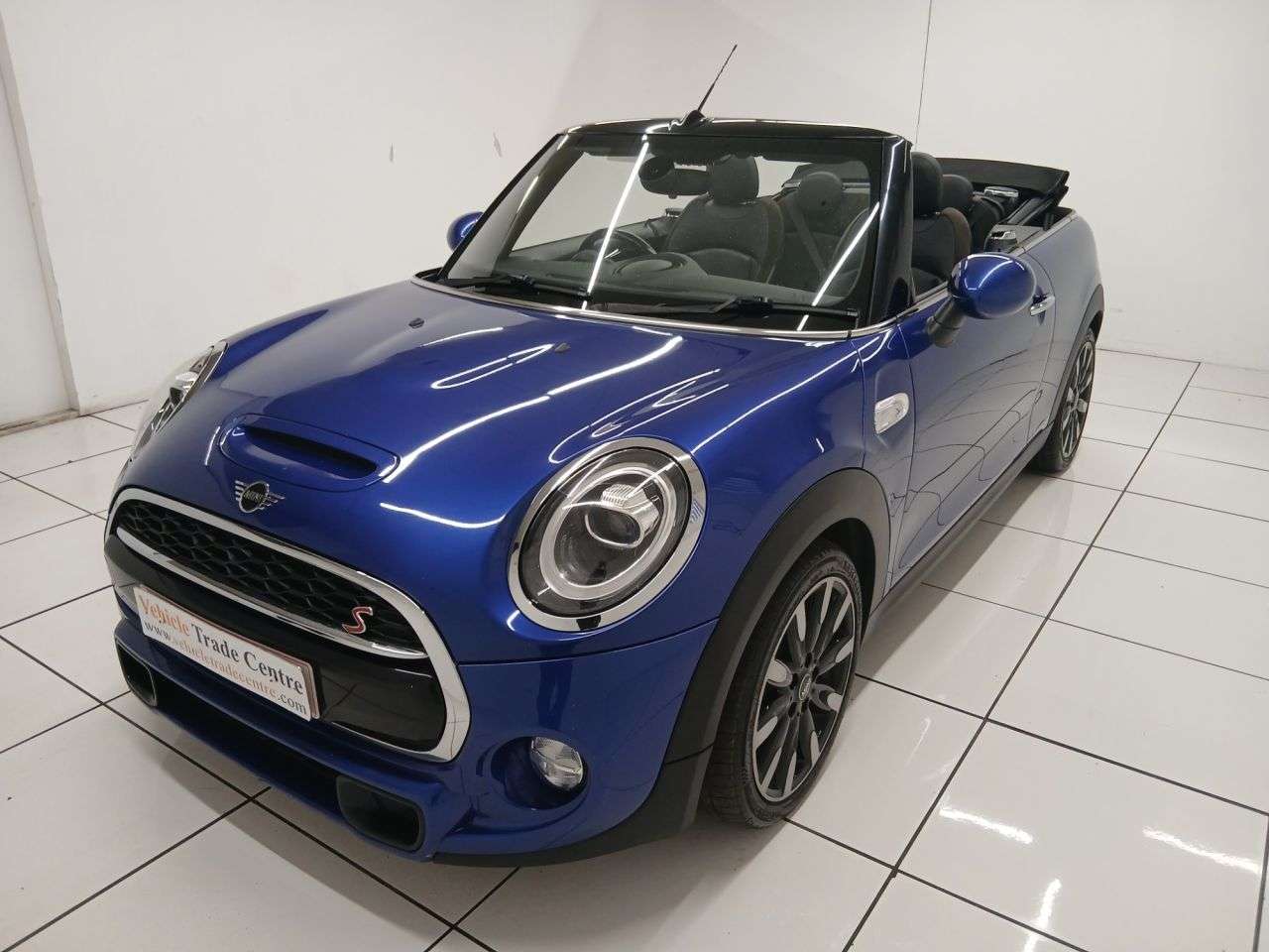 A 2018 MINI CONVERTIBLE 2.0 Cooper S Convertible 2dr Petrol Manual Euro 6 (s/s) (192 ps) A 2018 MINI CONVERTIBLE 2.0 Cooper S Convertible 2dr Petrol Manual Euro 6 (s/s) (192 ps)