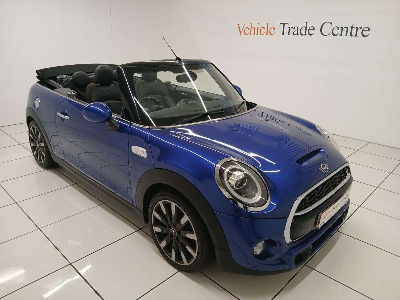 A 2018 MINI CONVERTIBLE 2.0 Cooper S Convertible 2dr Petrol Manual Euro 6 (s/s) (192 ps) A 2018 MINI CONVERTIBLE 2.0 Cooper S Convertible 2dr Petrol Manual Euro 6 (s/s) (192 ps)