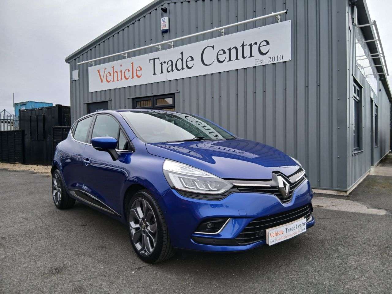 A 2018 RENAULT CLIO 0.9 TCe Signature Nav Hatchback 5dr Petrol Manual Euro 6 (s/s) (90 ps) A 2018 RENAULT CLIO 0.9 TCe Signature Nav Hatchback 5dr Petrol Manual Euro 6 (s/s) (90 ps)