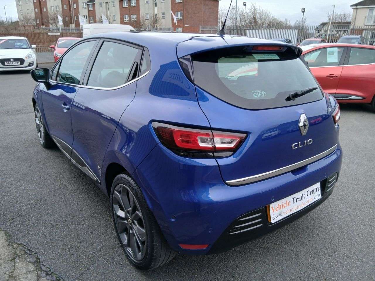 A 2018 RENAULT CLIO 0.9 TCe Signature Nav Hatchback 5dr Petrol Manual Euro 6 (s/s) (90 ps) A 2018 RENAULT CLIO 0.9 TCe Signature Nav Hatchback 5dr Petrol Manual Euro 6 (s/s) (90 ps)