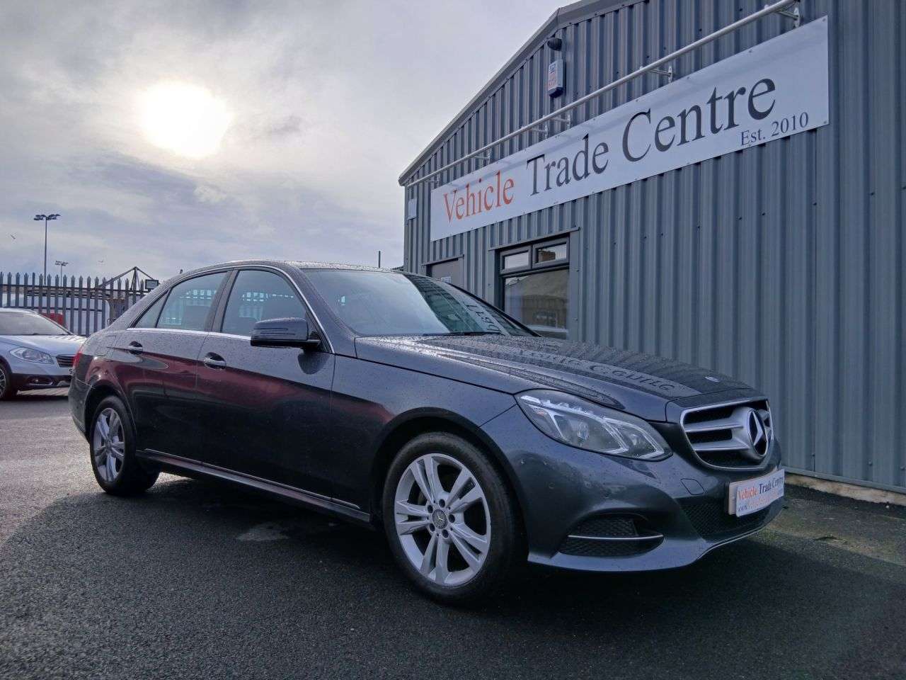 A 2015 MERCEDES-BENZ E CLASS 2.1 E220 BlueTEC SE Saloon 4dr Diesel G-Tronic+ Euro 6 (s/s) (177 ps) A 2015 MERCEDES-BENZ E CLASS 2.1 E220 BlueTEC SE Saloon 4dr Diesel G-Tronic+ Euro 6 (s/s) (177 ps)