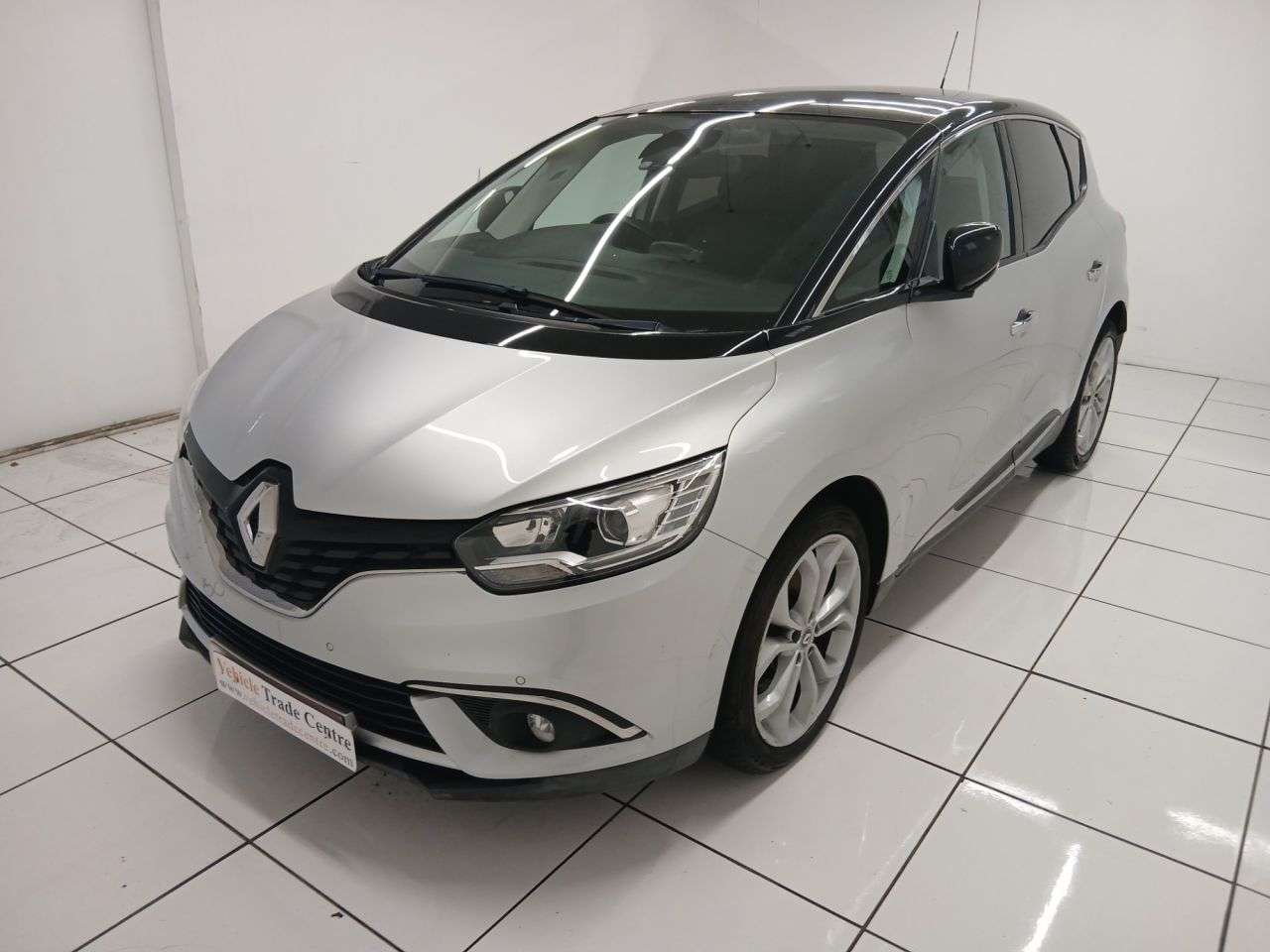 A 2019 RENAULT SCENIC 1.7 Blue dCi Iconic MPV 5dr Diesel Manual Euro 6 (s/s) (120 ps) A 2019 RENAULT SCENIC 1.7 Blue dCi Iconic MPV 5dr Diesel Manual Euro 6 (s/s) (120 ps)