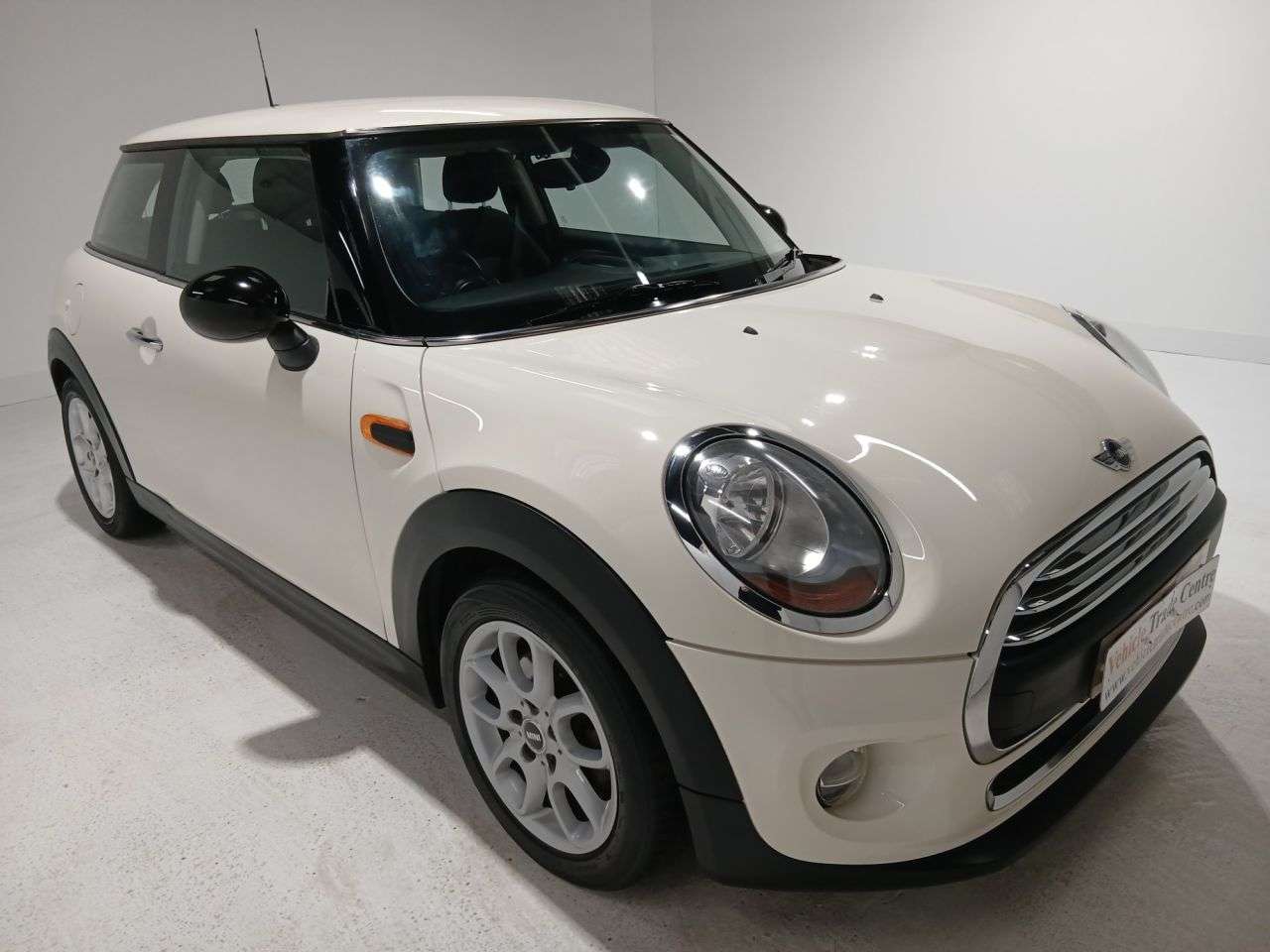 A 2014 MINI HATCH 1.2 One Hatchback 3dr Petrol Manual Euro 6 (s/s) (102 ps) A 2014 MINI HATCH 1.2 One Hatchback 3dr Petrol Manual Euro 6 (s/s) (102 ps)