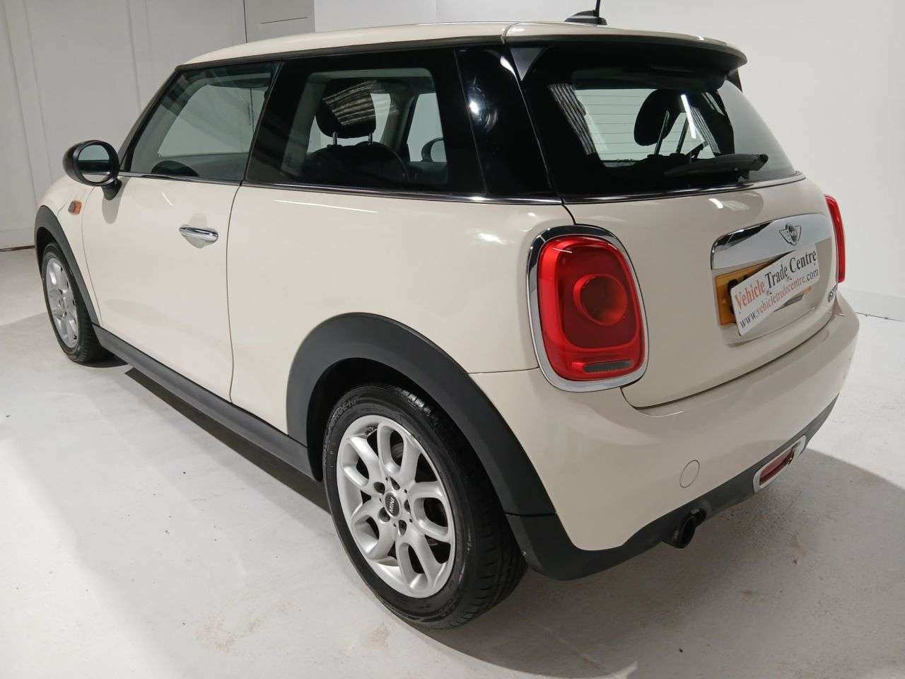 A 2014 MINI HATCH 1.2 One Hatchback 3dr Petrol Manual Euro 6 (s/s) (102 ps) A 2014 MINI HATCH 1.2 One Hatchback 3dr Petrol Manual Euro 6 (s/s) (102 ps)