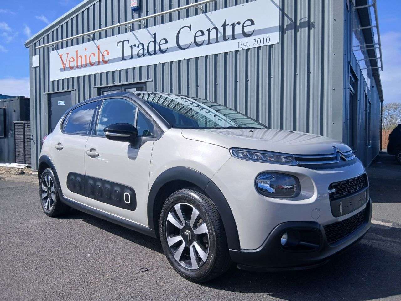 A 2017 CITROEN C3 1.2 PureTech Flair Hatchback 5dr Petrol Manual Euro 6 (82 ps) A 2017 CITROEN C3 1.2 PureTech Flair Hatchback 5dr Petrol Manual Euro 6 (82 ps)