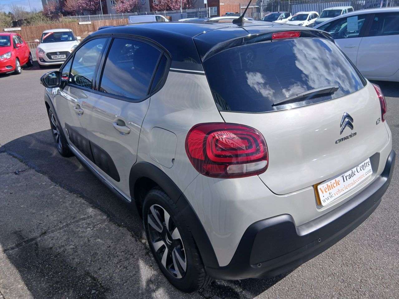 A 2017 CITROEN C3 1.2 PureTech Flair Hatchback 5dr Petrol Manual Euro 6 (82 ps) A 2017 CITROEN C3 1.2 PureTech Flair Hatchback 5dr Petrol Manual Euro 6 (82 ps)