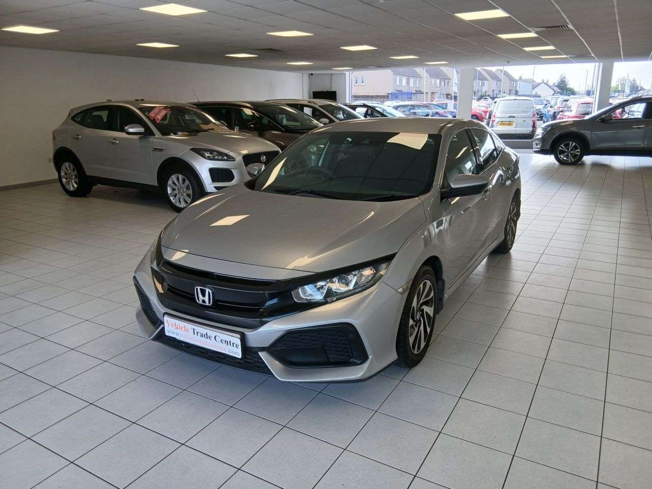 A 2017 HONDA CIVIC 1.0 VTEC Turbo SE Hatchback 5dr Petrol Manual Euro 6 (s/s) (129 ps) A 2017 HONDA CIVIC 1.0 VTEC Turbo SE Hatchback 5dr Petrol Manual Euro 6 (s/s) (129 ps)
