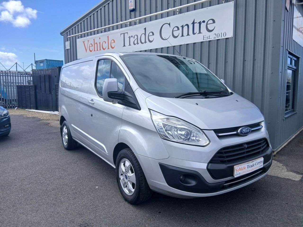 A 2017 FORD TRANSIT CUSTOM 2.0 TDCi 290 Limited Panel Van 5dr Diesel Manual L1 H1 (163 g/km, 128 bhp) A 2017 FORD TRANSIT CUSTOM 2.0 TDCi 290 Limited Panel Van 5dr Diesel Manual L1 H1 (163 g/km, 128 bhp)