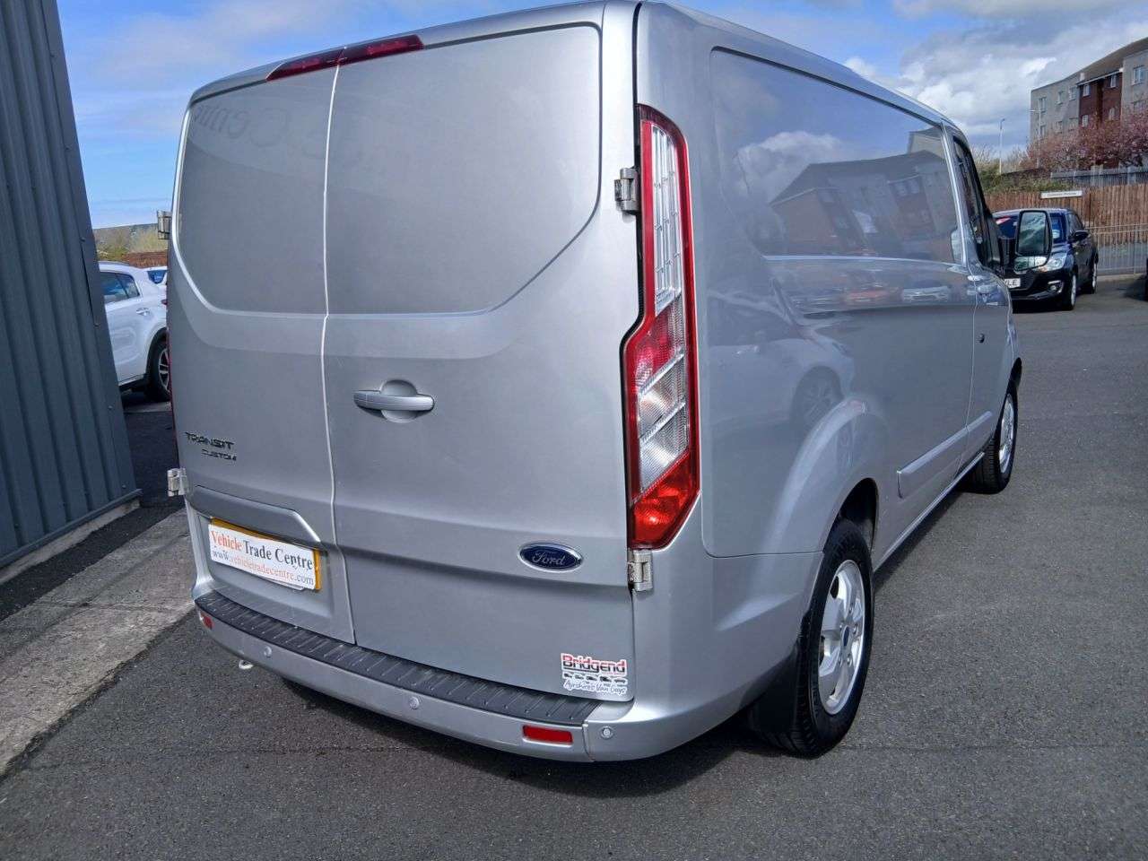 A 2017 FORD TRANSIT CUSTOM 2.0 TDCi 290 Limited Panel Van 5dr Diesel Manual L1 H1 (163 g/km, 128 bhp) A 2017 FORD TRANSIT CUSTOM 2.0 TDCi 290 Limited Panel Van 5dr Diesel Manual L1 H1 (163 g/km, 128 bhp)