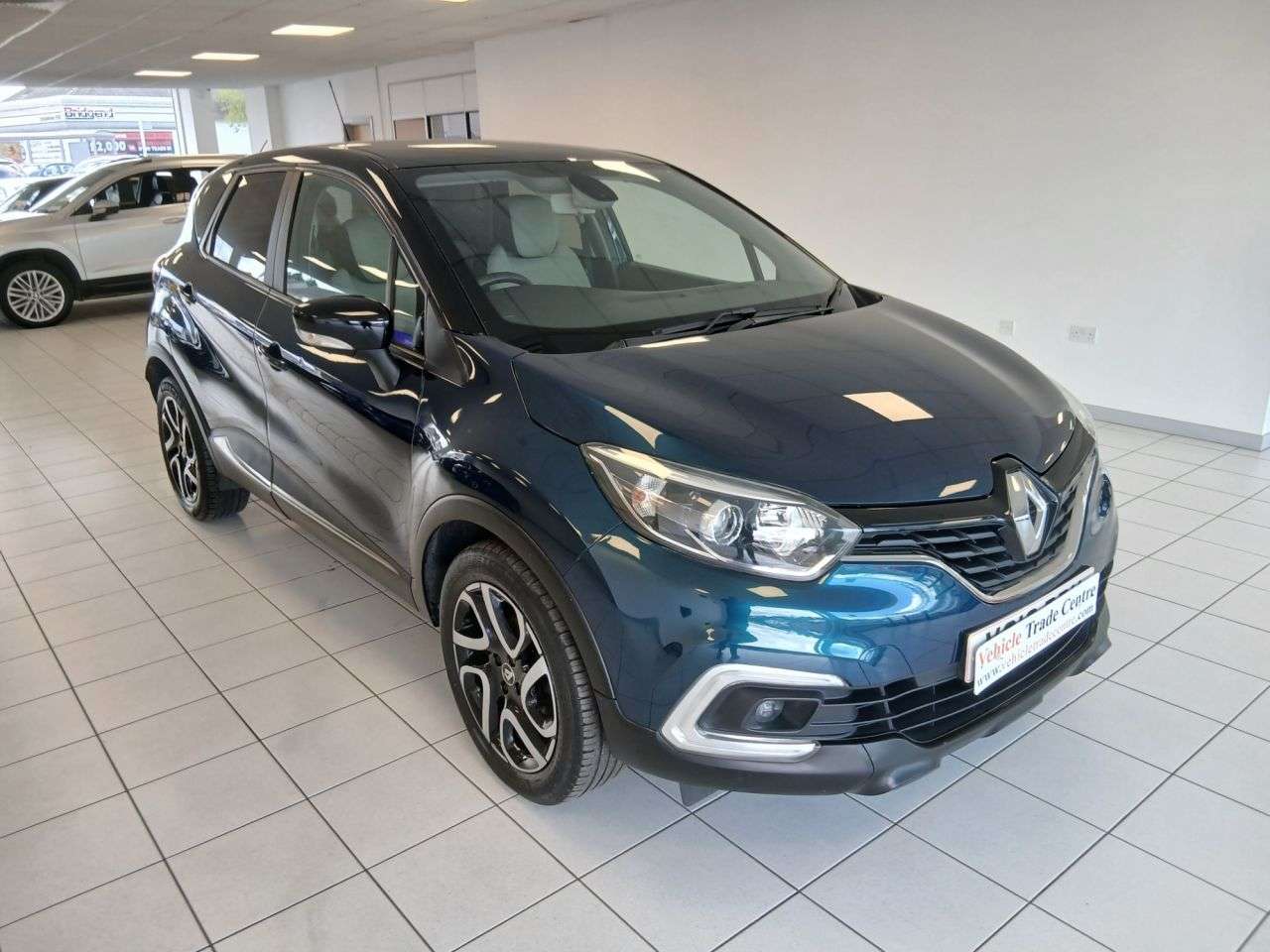 A 2018 RENAULT CAPTUR 0.9 TCe ENERGY Iconic SUV 5dr Petrol Manual Euro 6 (s/s) (90 ps) A 2018 RENAULT CAPTUR 0.9 TCe ENERGY Iconic SUV 5dr Petrol Manual Euro 6 (s/s) (90 ps)