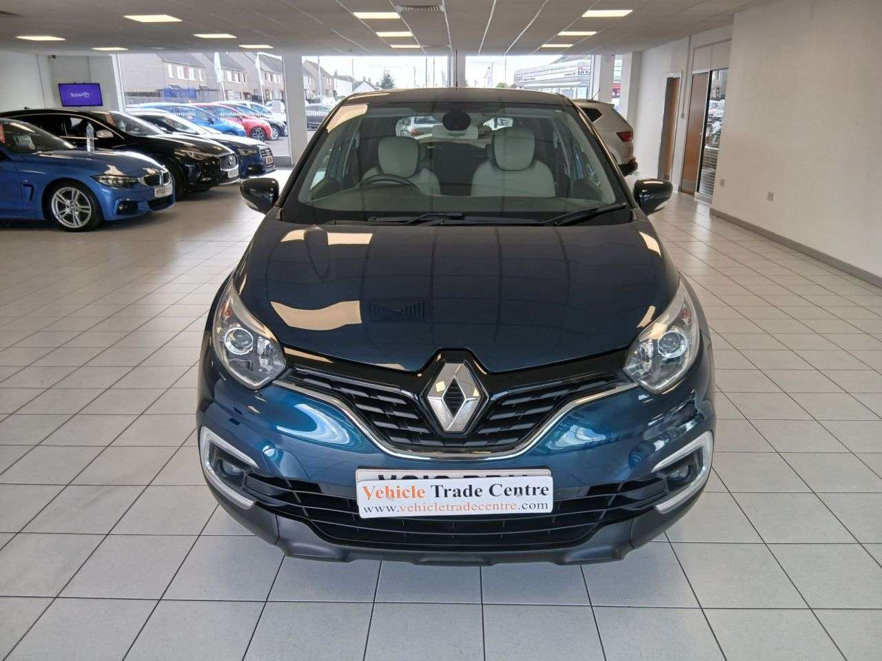 A 2018 RENAULT CAPTUR 0.9 TCe ENERGY Iconic SUV 5dr Petrol Manual Euro 6 (s/s) (90 ps) A 2018 RENAULT CAPTUR 0.9 TCe ENERGY Iconic SUV 5dr Petrol Manual Euro 6 (s/s) (90 ps)