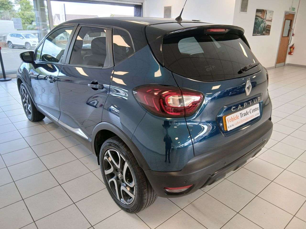 A 2018 RENAULT CAPTUR 0.9 TCe ENERGY Iconic SUV 5dr Petrol Manual Euro 6 (s/s) (90 ps) A 2018 RENAULT CAPTUR 0.9 TCe ENERGY Iconic SUV 5dr Petrol Manual Euro 6 (s/s) (90 ps)