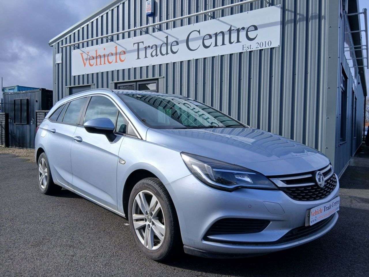A 2017 VAUXHALL ASTRA 1.4i Design Sports Tourer 5dr Petrol Manual Euro 6 (100 ps) A 2017 VAUXHALL ASTRA 1.4i Design Sports Tourer 5dr Petrol Manual Euro 6 (100 ps)