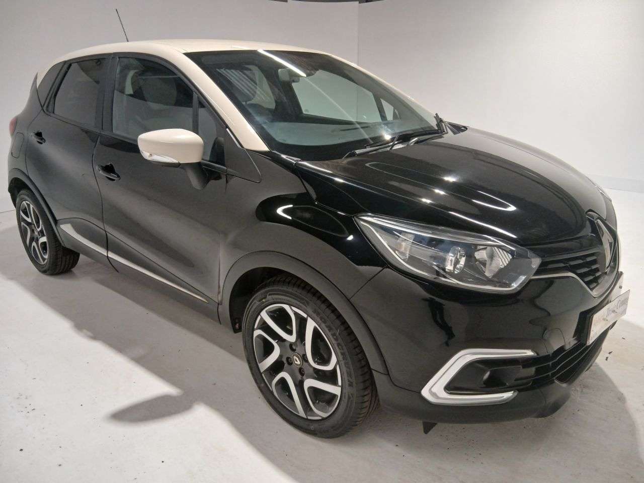 A 2018 RENAULT CAPTUR 1.5 dCi ENERGY Iconic SUV 5dr Diesel Manual Euro 6 (s/s) (90 ps) A 2018 RENAULT CAPTUR 1.5 dCi ENERGY Iconic SUV 5dr Diesel Manual Euro 6 (s/s) (90 ps)