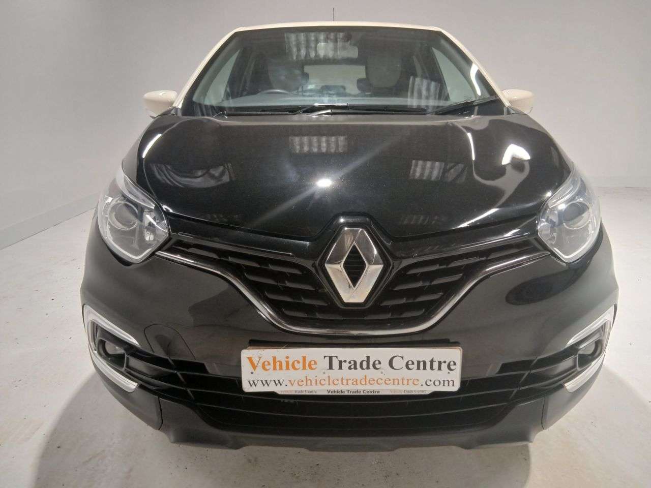 A 2018 RENAULT CAPTUR 1.5 dCi ENERGY Iconic SUV 5dr Diesel Manual Euro 6 (s/s) (90 ps) A 2018 RENAULT CAPTUR 1.5 dCi ENERGY Iconic SUV 5dr Diesel Manual Euro 6 (s/s) (90 ps)