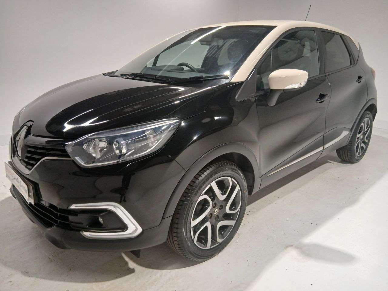 A 2018 RENAULT CAPTUR 1.5 dCi ENERGY Iconic SUV 5dr Diesel Manual Euro 6 (s/s) (90 ps) A 2018 RENAULT CAPTUR 1.5 dCi ENERGY Iconic SUV 5dr Diesel Manual Euro 6 (s/s) (90 ps)