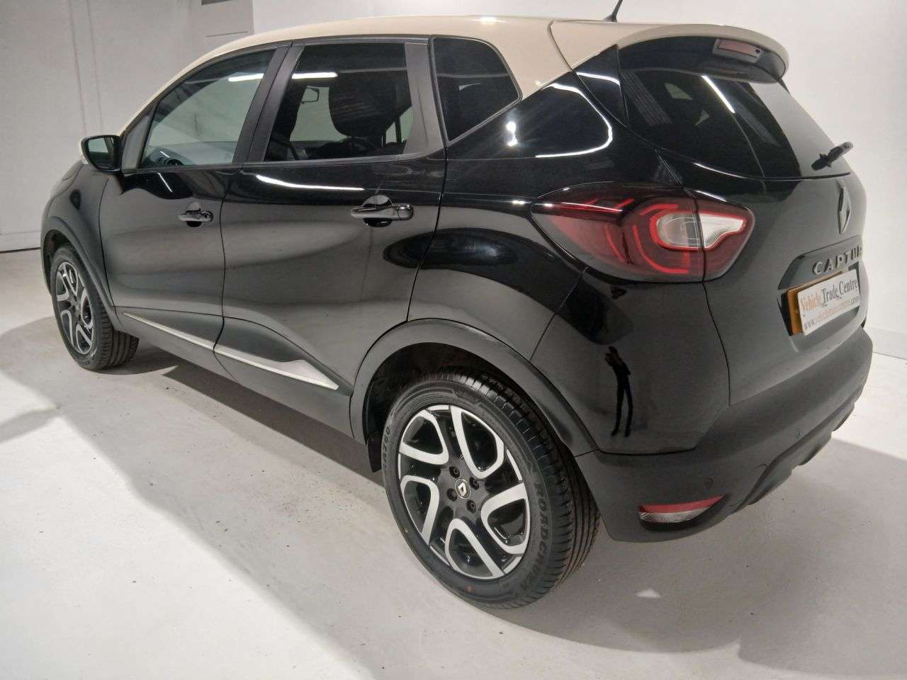 A 2018 RENAULT CAPTUR 1.5 dCi ENERGY Iconic SUV 5dr Diesel Manual Euro 6 (s/s) (90 ps) A 2018 RENAULT CAPTUR 1.5 dCi ENERGY Iconic SUV 5dr Diesel Manual Euro 6 (s/s) (90 ps)