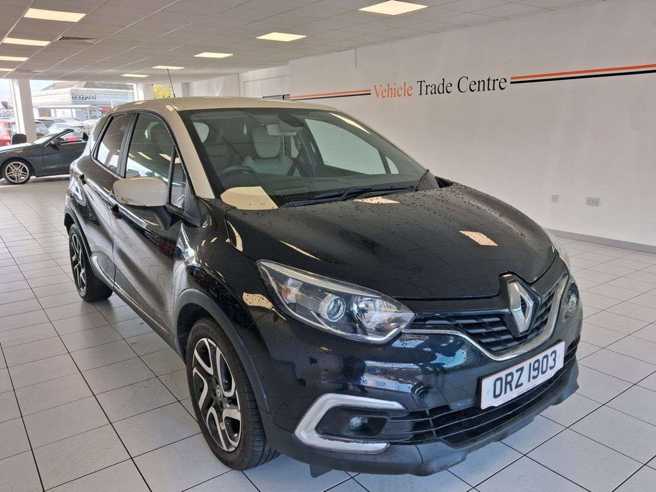 A 2018 RENAULT CAPTUR 1.5 dCi ENERGY Iconic SUV 5dr Diesel Manual Euro 6 (s/s) (90 ps) A 2018 RENAULT CAPTUR 1.5 dCi ENERGY Iconic SUV 5dr Diesel Manual Euro 6 (s/s) (90 ps)