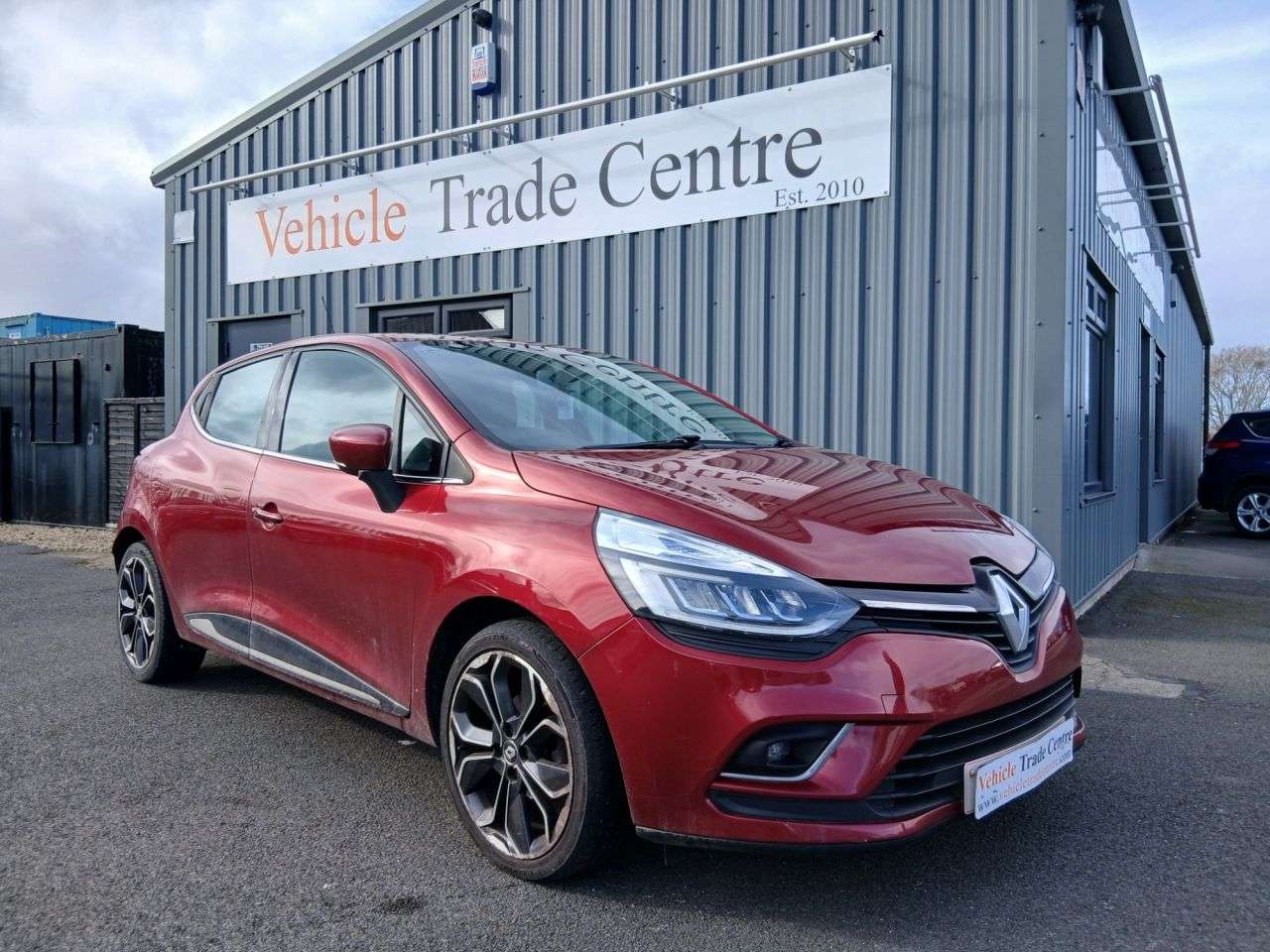 A 2017 RENAULT CLIO 0.9 TCe Dynamique S Nav Hatchback 5dr Petrol Manual Euro 6 (s/s) (90 ps) A 2017 RENAULT CLIO 0.9 TCe Dynamique S Nav Hatchback 5dr Petrol Manual Euro 6 (s/s) (90 ps)