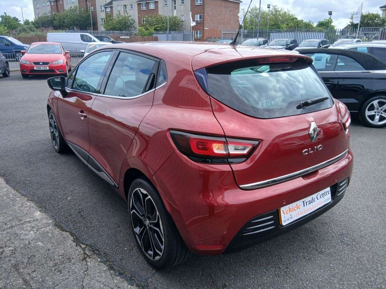 A 2017 RENAULT CLIO 0.9 TCe Dynamique S Nav Hatchback 5dr Petrol Manual Euro 6 (s/s) (90 ps) A 2017 RENAULT CLIO 0.9 TCe Dynamique S Nav Hatchback 5dr Petrol Manual Euro 6 (s/s) (90 ps)