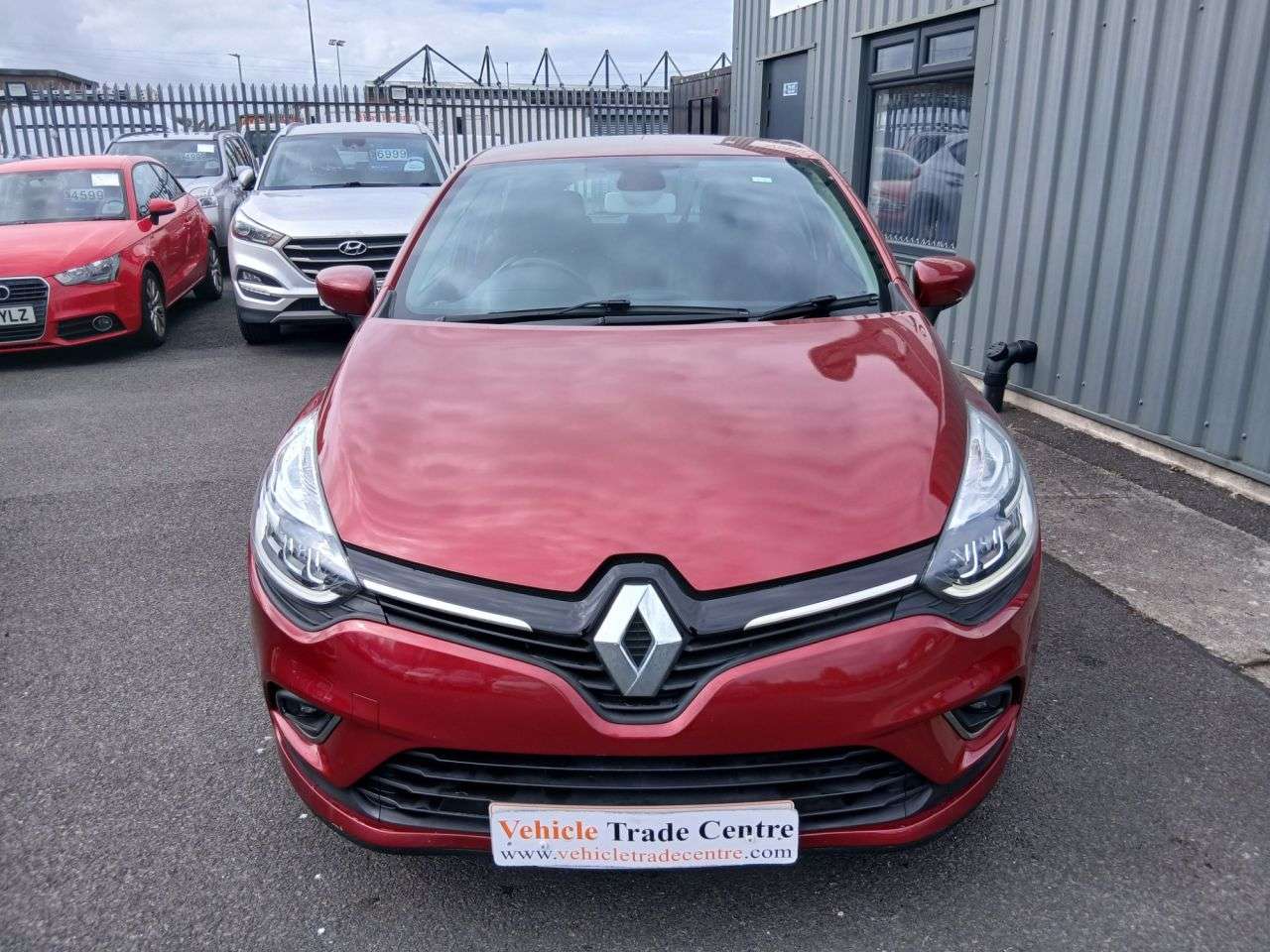 A 2017 RENAULT CLIO 0.9 TCe Dynamique S Nav Hatchback 5dr Petrol Manual Euro 6 (s/s) (90 ps) A 2017 RENAULT CLIO 0.9 TCe Dynamique S Nav Hatchback 5dr Petrol Manual Euro 6 (s/s) (90 ps)