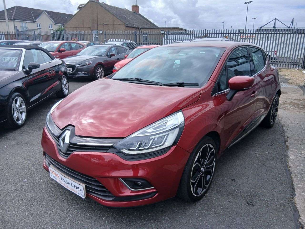 A 2017 RENAULT CLIO 0.9 TCe Dynamique S Nav Hatchback 5dr Petrol Manual Euro 6 (s/s) (90 ps) A 2017 RENAULT CLIO 0.9 TCe Dynamique S Nav Hatchback 5dr Petrol Manual Euro 6 (s/s) (90 ps)