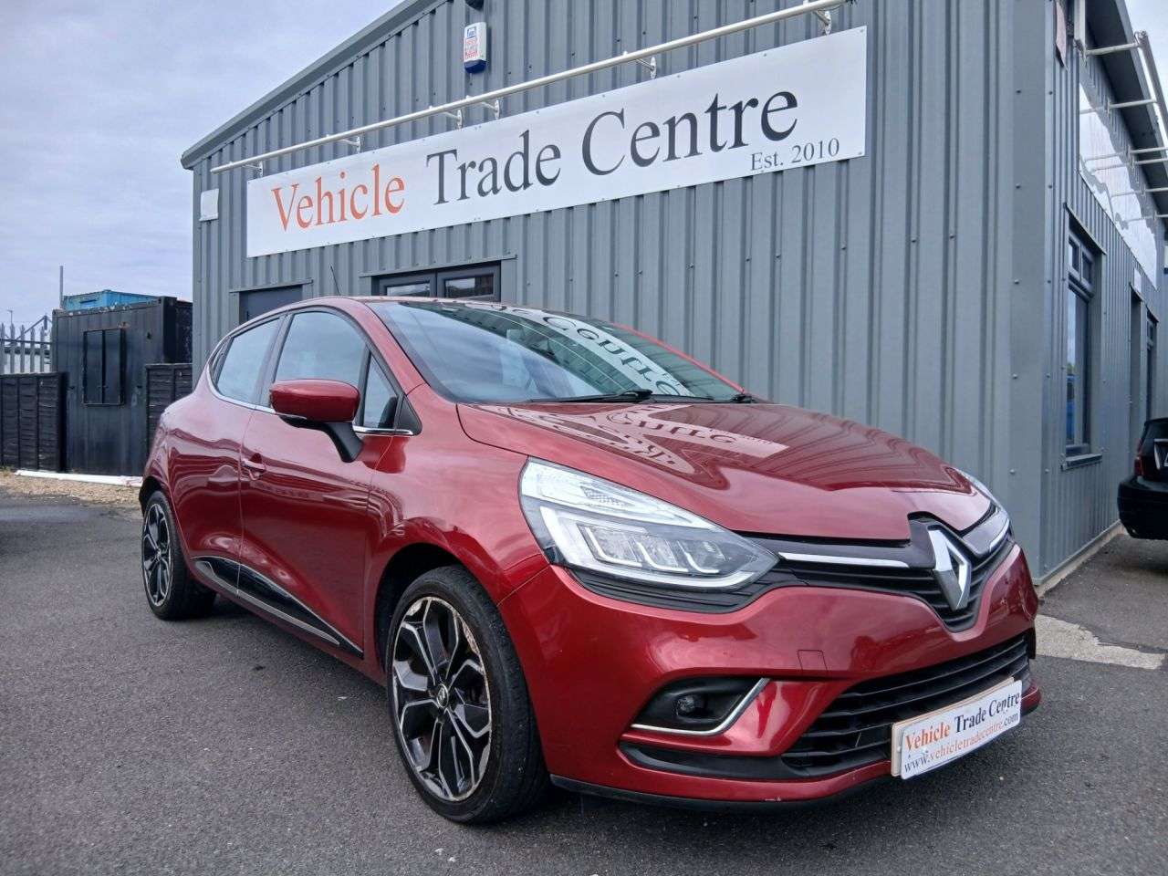 A 2017 RENAULT CLIO 0.9 TCe Dynamique S Nav Hatchback 5dr Petrol Manual Euro 6 (s/s) (90 ps) A 2017 RENAULT CLIO 0.9 TCe Dynamique S Nav Hatchback 5dr Petrol Manual Euro 6 (s/s) (90 ps)