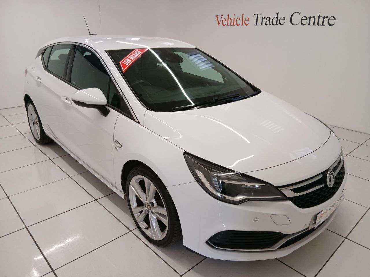 A 2017 VAUXHALL ASTRA 1.4i Turbo SRi VX Line Hatchback 5dr Petrol Manual Euro 6 (150 ps) A 2017 VAUXHALL ASTRA 1.4i Turbo SRi VX Line Hatchback 5dr Petrol Manual Euro 6 (150 ps)