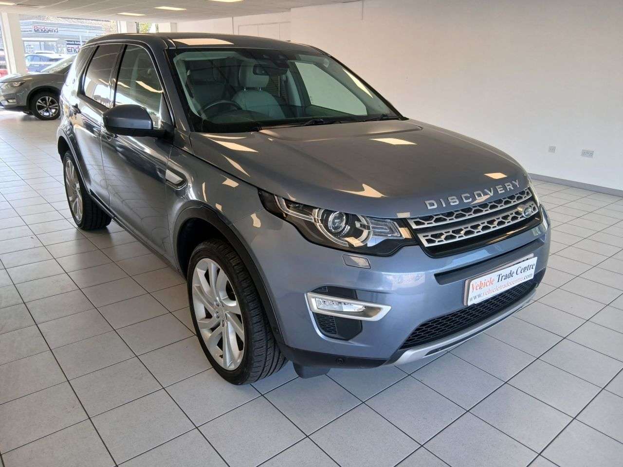 A 2018 LAND ROVER DISCOVERY SPORT 2.0 TD4 HSE Luxury SUV 5dr Diesel Auto 4WD Euro 6 (s/s) (180 ps) A 2018 LAND ROVER DISCOVERY SPORT 2.0 TD4 HSE Luxury SUV 5dr Diesel Auto 4WD Euro 6 (s/s) (180 ps)