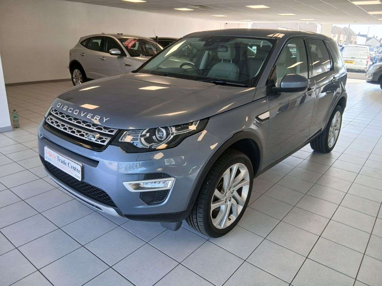 A 2018 LAND ROVER DISCOVERY SPORT 2.0 TD4 HSE Luxury SUV 5dr Diesel Auto 4WD Euro 6 (s/s) (180 ps) A 2018 LAND ROVER DISCOVERY SPORT 2.0 TD4 HSE Luxury SUV 5dr Diesel Auto 4WD Euro 6 (s/s) (180 ps)