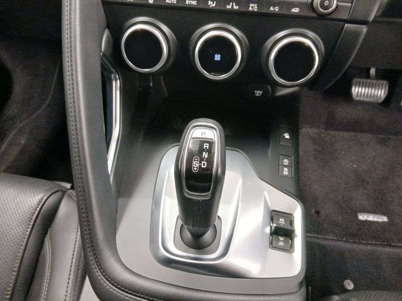 2018 JAGUAR E-PACE 2018 JAGUAR E-PACE