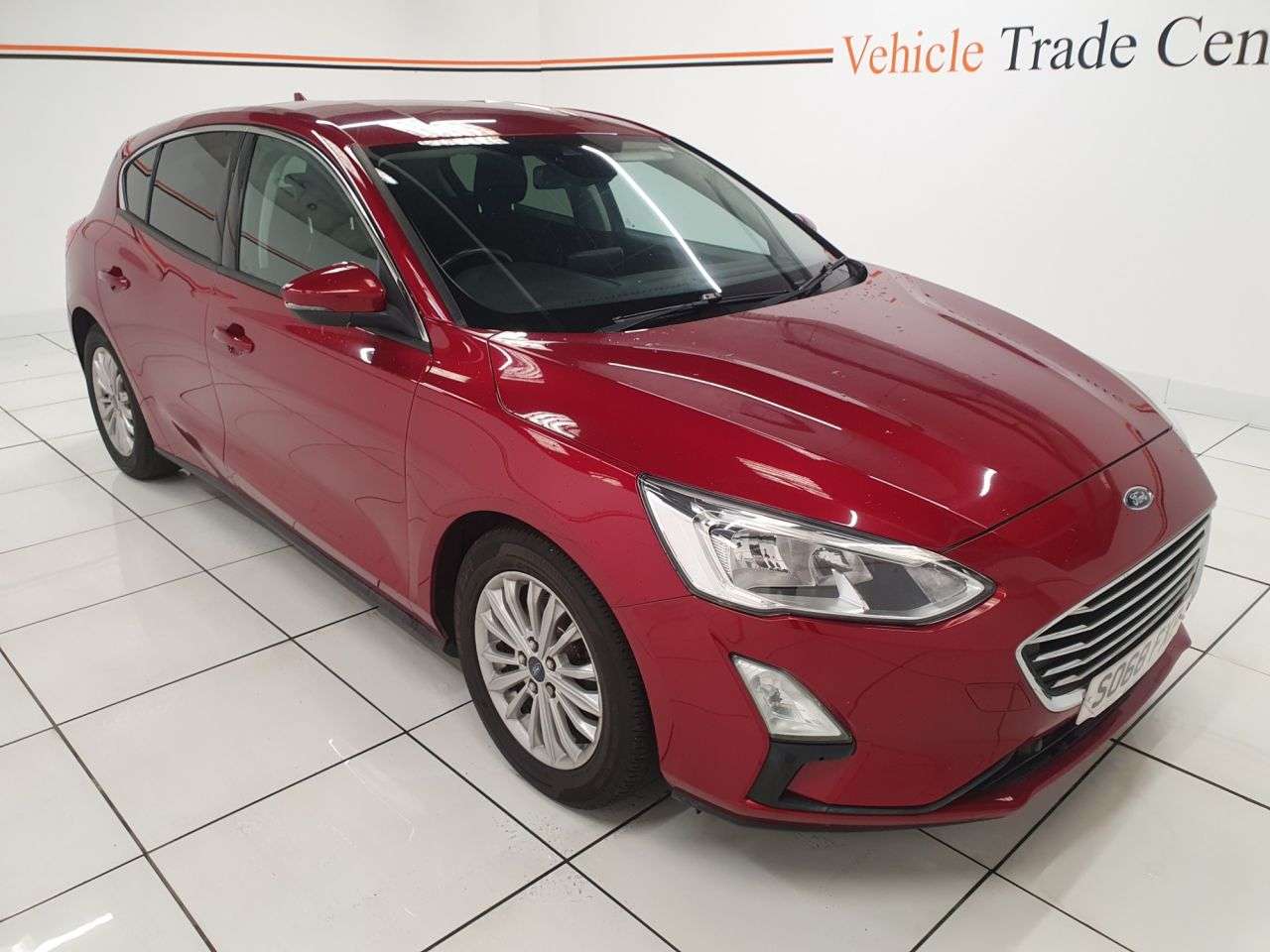A 2019 FORD FOCUS 1.0T EcoBoost Titanium Hatchback 5dr Petrol Manual Euro 6 (s/s) (125 ps) A 2019 FORD FOCUS 1.0T EcoBoost Titanium Hatchback 5dr Petrol Manual Euro 6 (s/s) (125 ps)