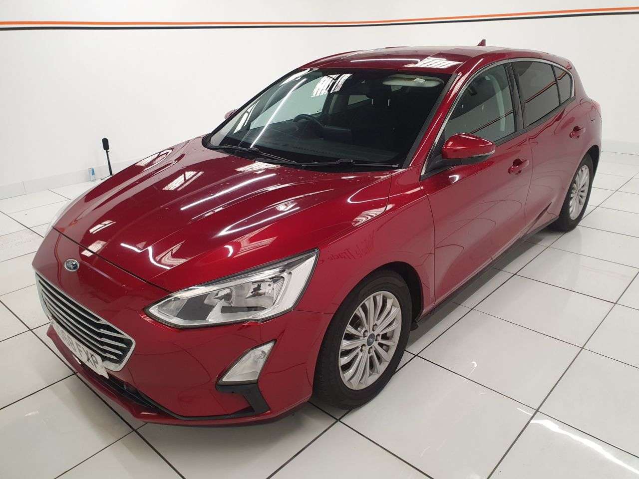 A 2019 FORD FOCUS 1.0T EcoBoost Titanium Hatchback 5dr Petrol Manual Euro 6 (s/s) (125 ps) A 2019 FORD FOCUS 1.0T EcoBoost Titanium Hatchback 5dr Petrol Manual Euro 6 (s/s) (125 ps)
