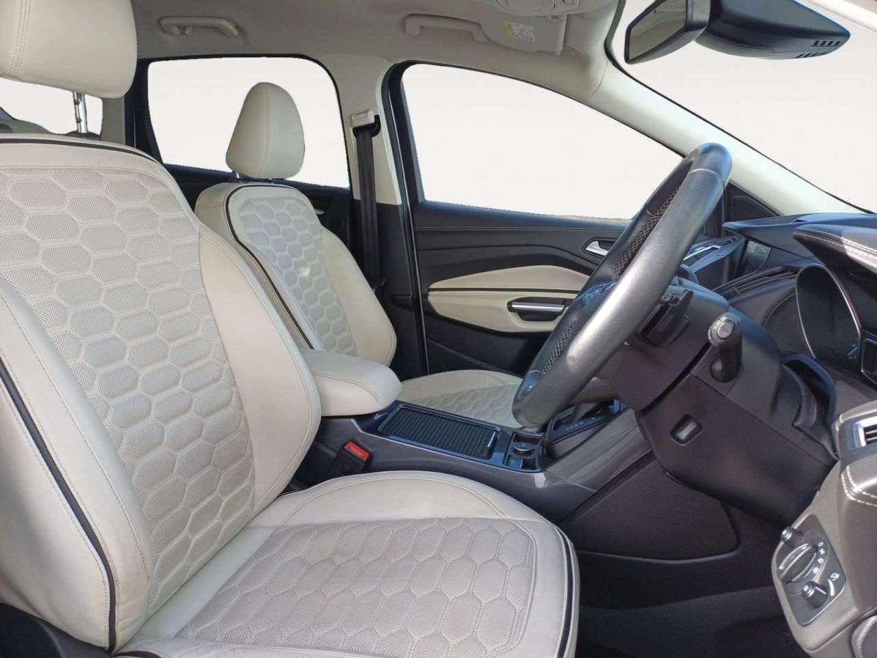 A 2018 FORD KUGA 2.0 TDCi Vignale SUV 5dr Diesel Powershift Euro 6 (120 ps) A 2018 FORD KUGA 2.0 TDCi Vignale SUV 5dr Diesel Powershift Euro 6 (120 ps)