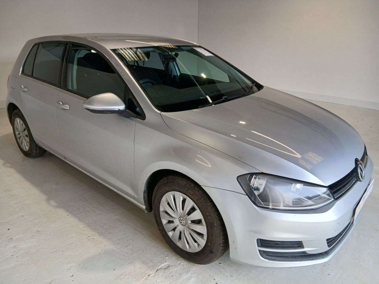 A 2014 VOLKSWAGEN GOLF 1.6 TDI BlueMotion Tech S Hatchback 5dr Diesel Manual Euro 5 (s/s) (105 ps) A 2014 VOLKSWAGEN GOLF 1.6 TDI BlueMotion Tech S Hatchback 5dr Diesel Manual Euro 5 (s/s) (105 ps)