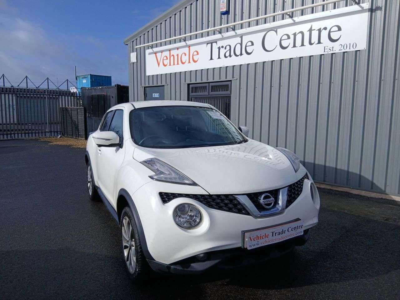 A 2017 NISSAN JUKE 1.5 dCi Tekna SUV 5dr Diesel Manual Euro 6 (s/s) (110 ps) A 2017 NISSAN JUKE 1.5 dCi Tekna SUV 5dr Diesel Manual Euro 6 (s/s) (110 ps)