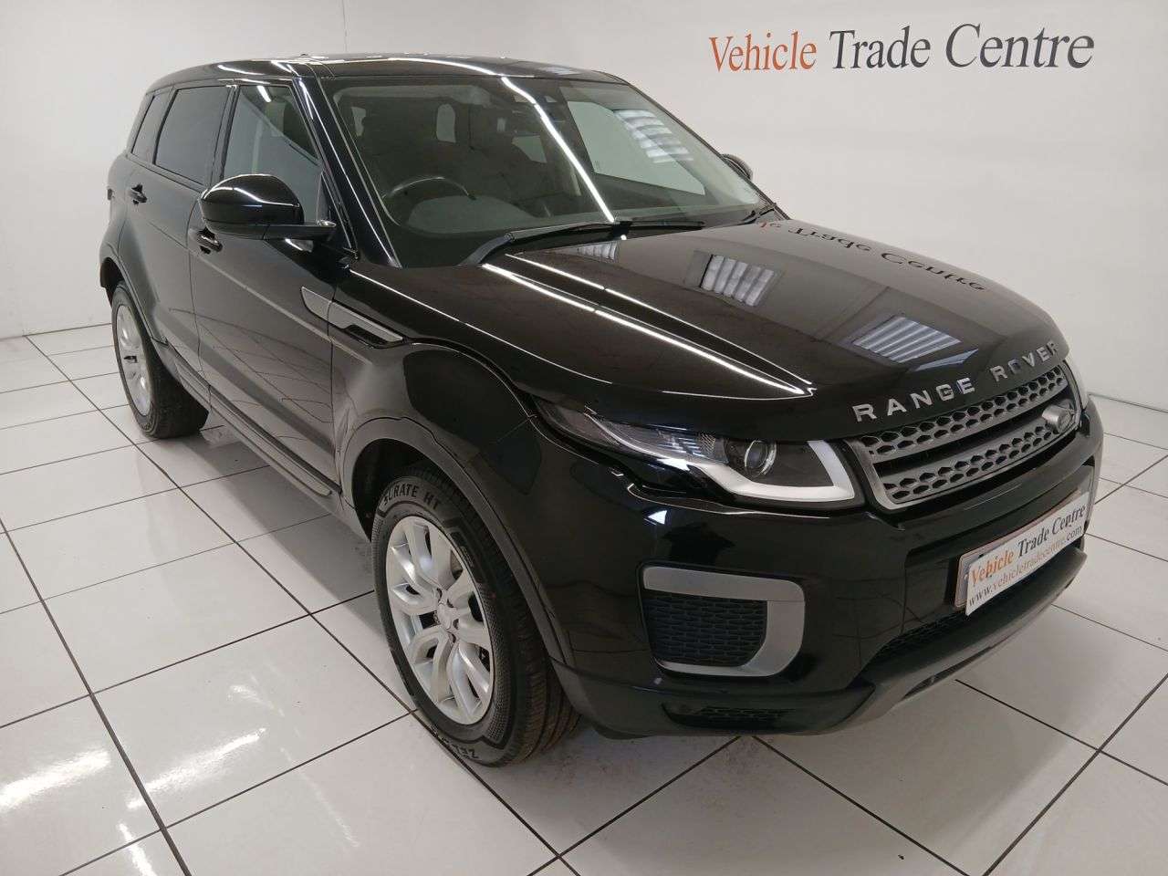 A 2016 LAND ROVER RANGE ROVER EVOQUE 2.0 eD4 SE SUV 5dr Diesel Manual FWD Euro 6 (s/s) (150 ps) A 2016 LAND ROVER RANGE ROVER EVOQUE 2.0 eD4 SE SUV 5dr Diesel Manual FWD Euro 6 (s/s) (150 ps)